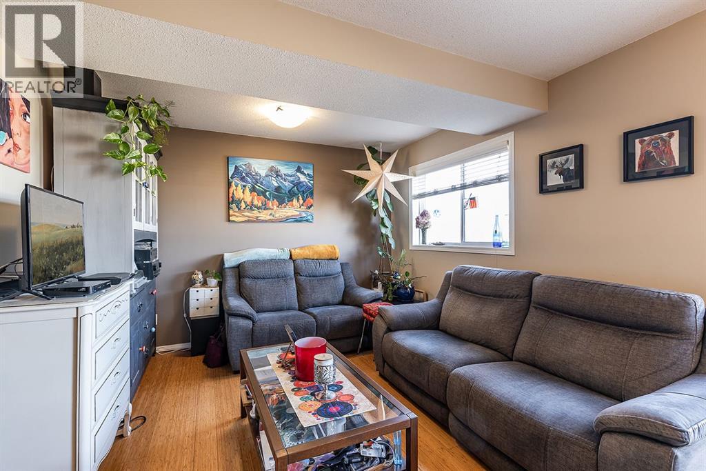 38 Brentwood Lane Sw, Medicine Hat, Alberta  T1B 0B4 - Photo 14 - A2289399