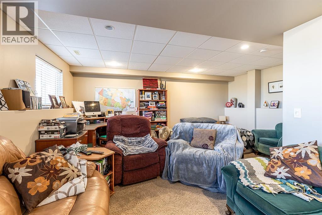 38 Brentwood Lane Sw, Medicine Hat, Alberta  T1B 0B4 - Photo 32 - A2289399