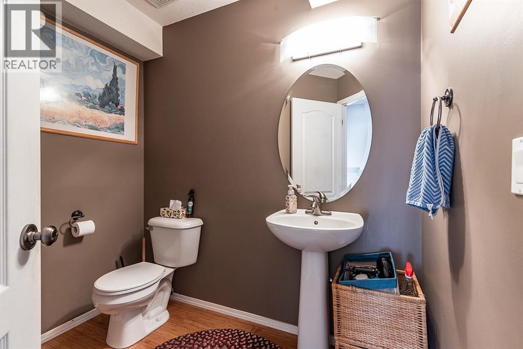 38 Brentwood Lane Sw, Medicine Hat, Alberta  T1B 0B4 - Photo 16 - A2289399