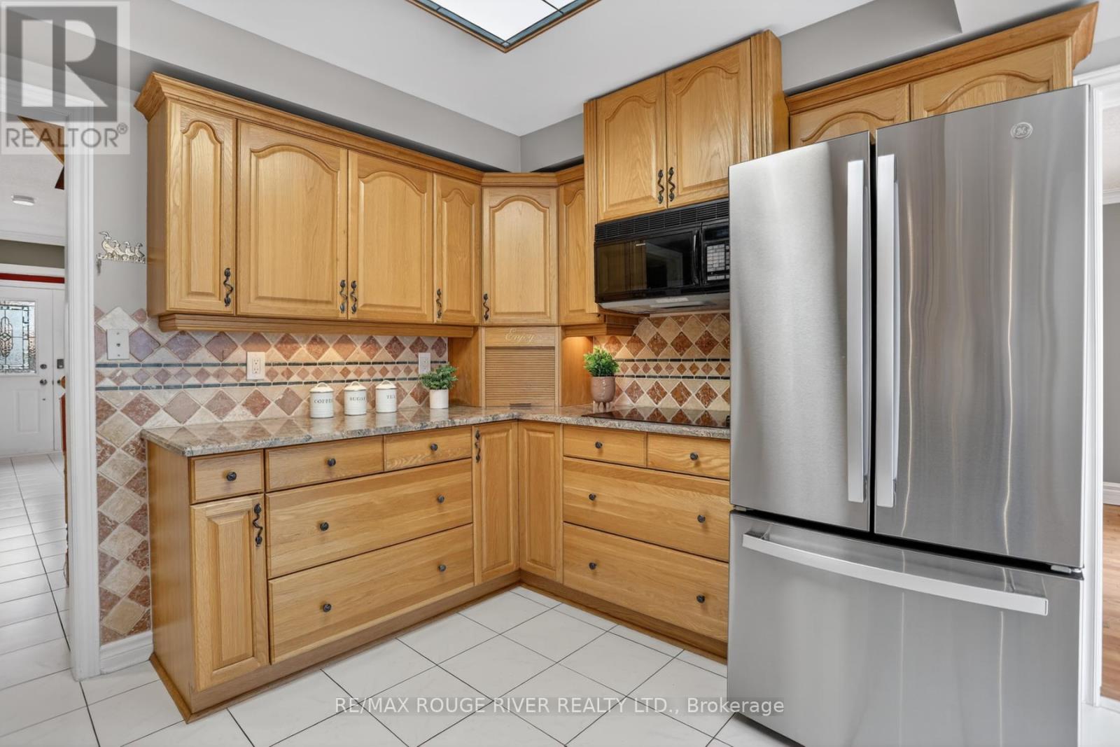 60 Emmett Place, Whitby, Ontario  L1R 2B4 - Photo 13 - E12974824