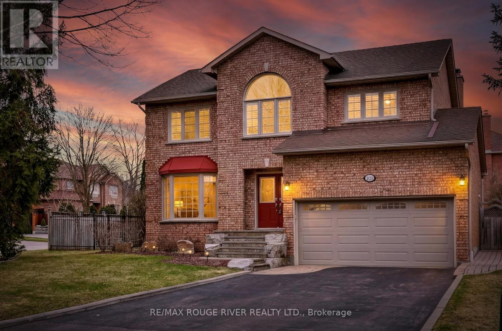 60 EMMETT PLACE, Whitby, Ontario