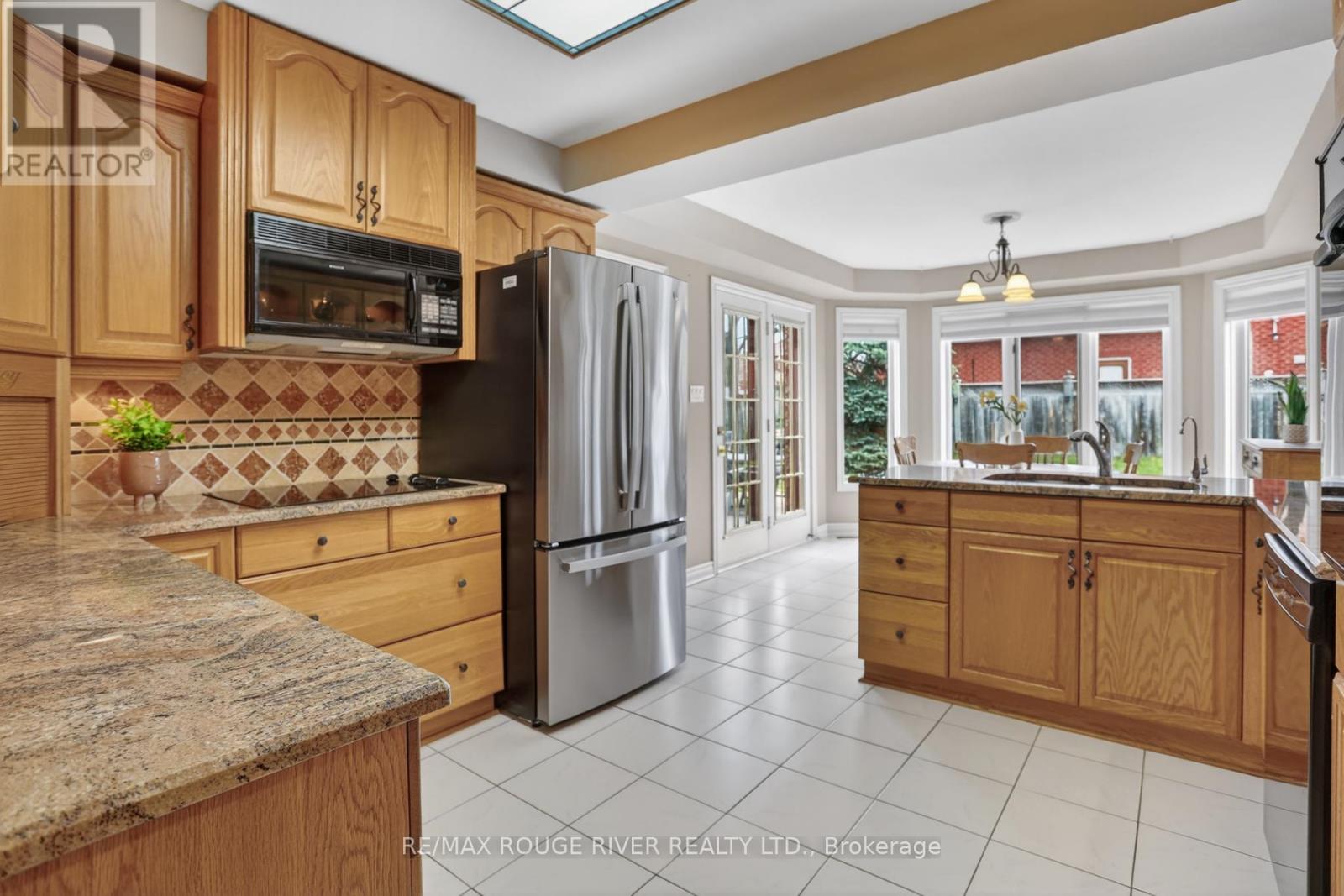 60 Emmett Place, Whitby, Ontario  L1R 2B4 - Photo 12 - E12974824