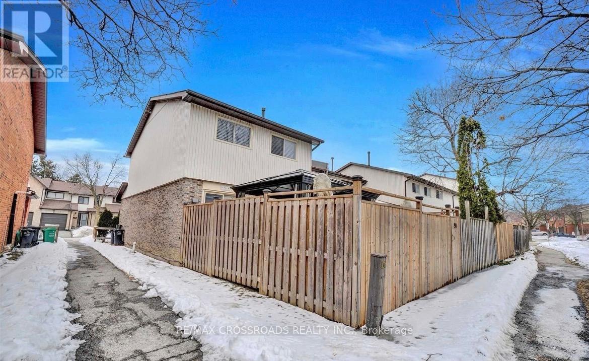 90 - 90 Foster Crescent, Brampton, Ontario  L6V 3M8 - Photo 11 - W12983132