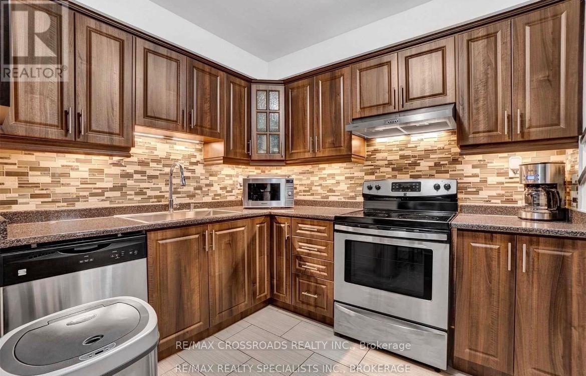 90 - 90 Foster Crescent, Brampton, Ontario  L6V 3M8 - Photo 8 - W12983132