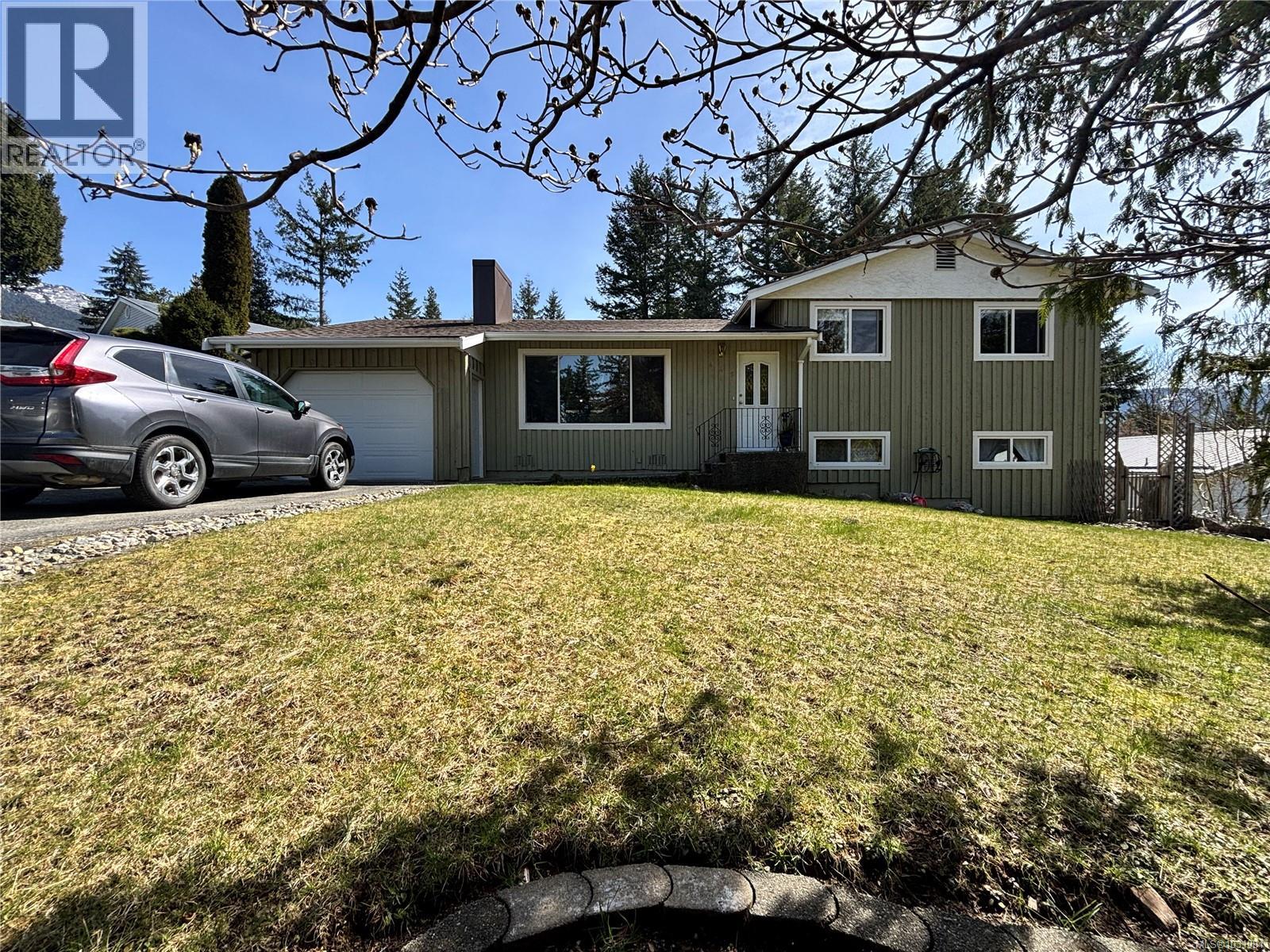 445 Chamiss Cres, Gold River, British Columbia