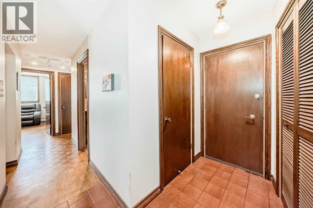 201, 512 Cedar Crescent SW, Calgary, Alberta  T3C 2Y8 - Photo 5 - A2289140