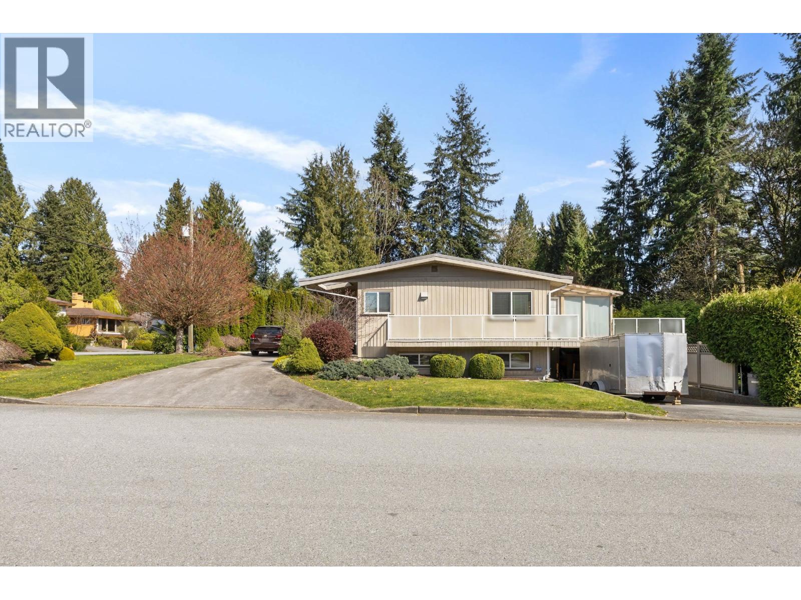 532 Perth Avenue, Coquitlam, British Columbia V3J 2E3 - Photo 3 - R3109565