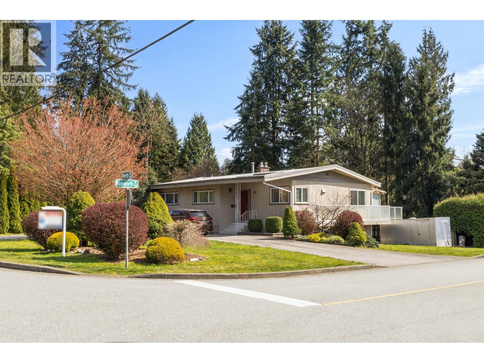 532 Perth Avenue, Coquitlam, British Columbia V3J 2E3 - Photo 2 - R3109565