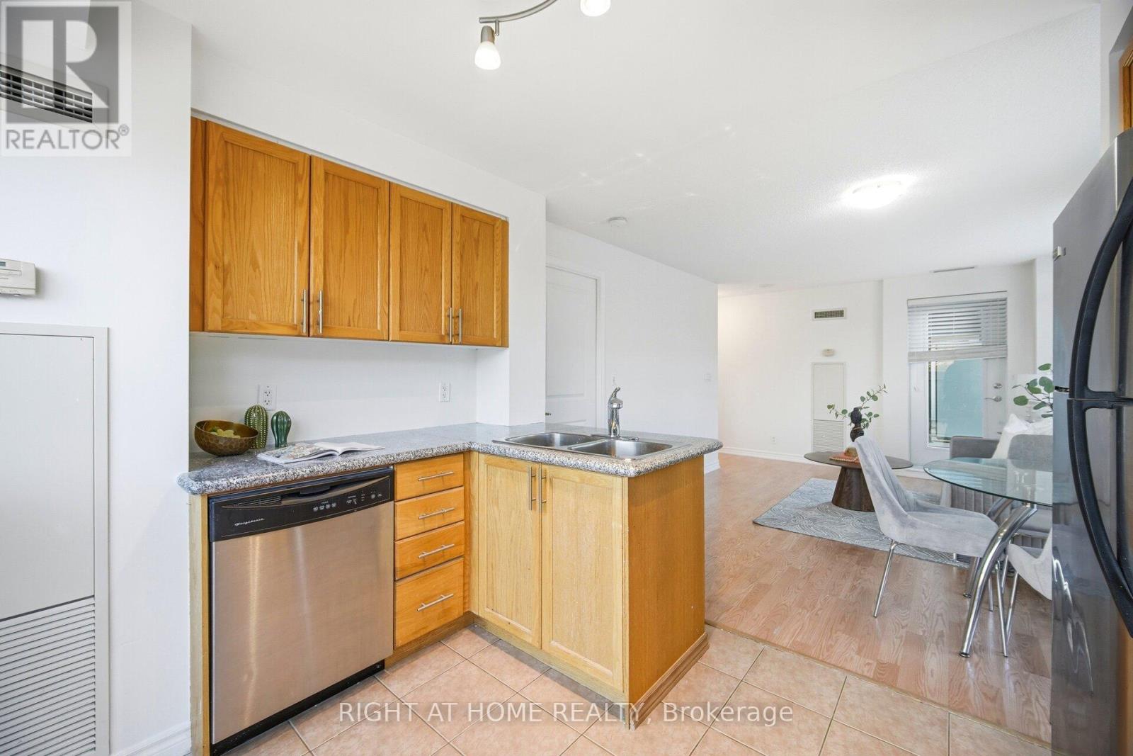 211 - 18 Harding Boulevard, Richmond Hill, Ontario  L4C 0T3 - Photo 19 - N12983376