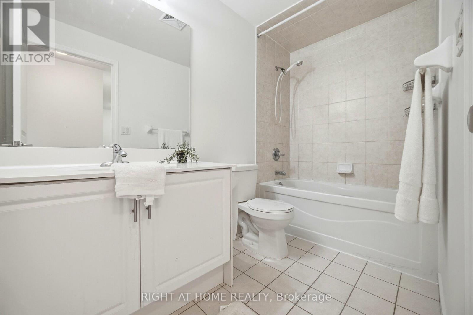 211 - 18 Harding Boulevard, Richmond Hill, Ontario  L4C 0T3 - Photo 21 - N12983376