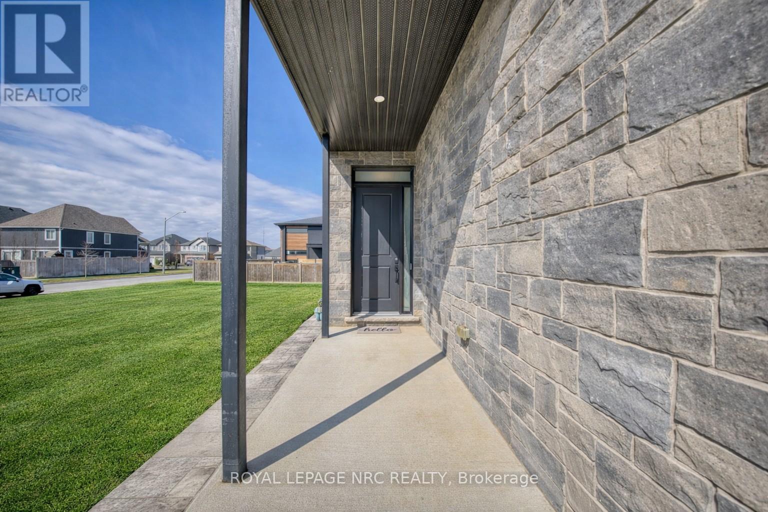 3 Damude Avenue, Thorold, Ontario  L2V 0G7 - Photo 3 - X12981002