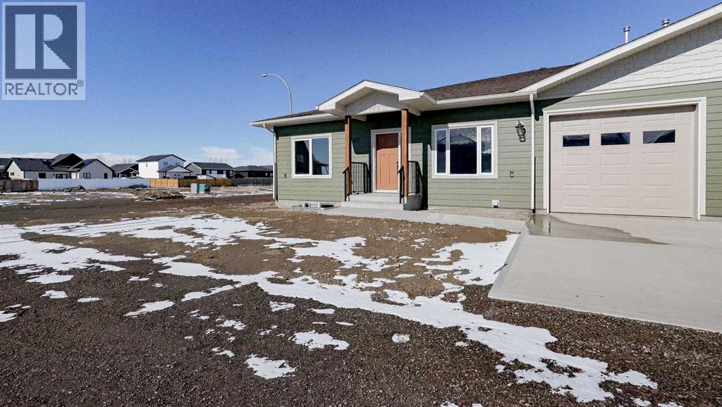 240 Parkview Lane W, Bow Island, Alberta  T0K 0G0 - Photo 2 - A2300141