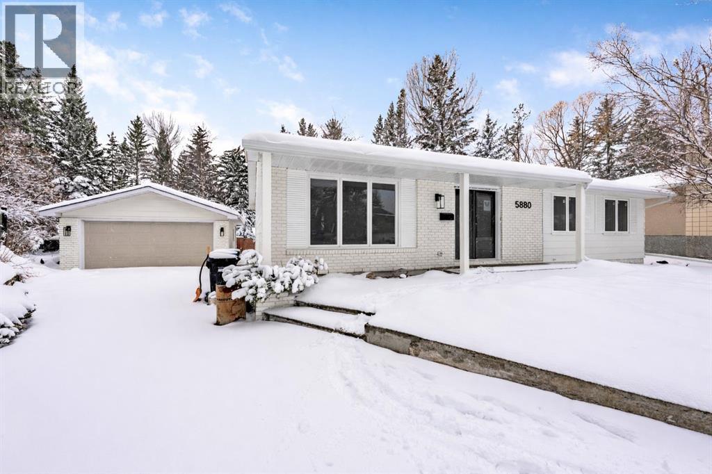 5880 Dalridge Hill NW, Calgary, Alberta  T3A 1L9 - Photo 2 - A2297052