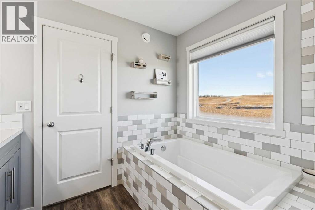 57 Crestridge Bay SW, Calgary, Alberta  T3B 6H2 - Photo 25 - A2299421