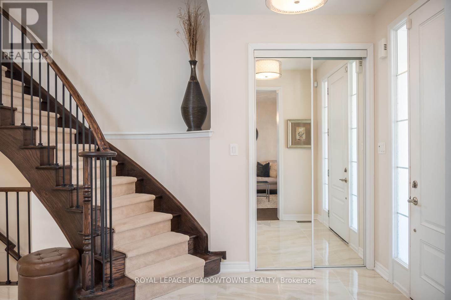 352 Peregrine Way, Milton, Ontario  L9T 7N9 - Photo 4 - W12983332