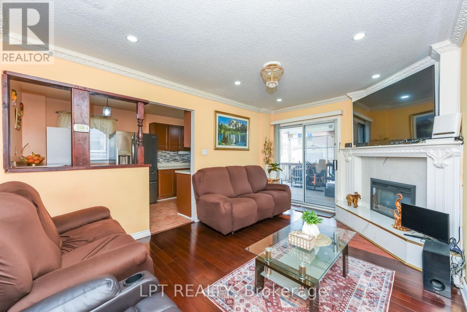 67 Kay Drive, Toronto, Ontario  M9V 4X8 - Photo 12 - W12983412