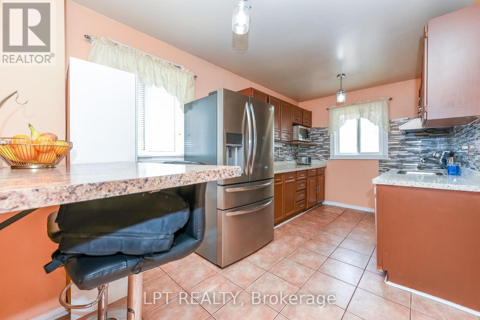 67 Kay Drive, Toronto, Ontario  M9V 4X8 - Photo 16 - W12983412