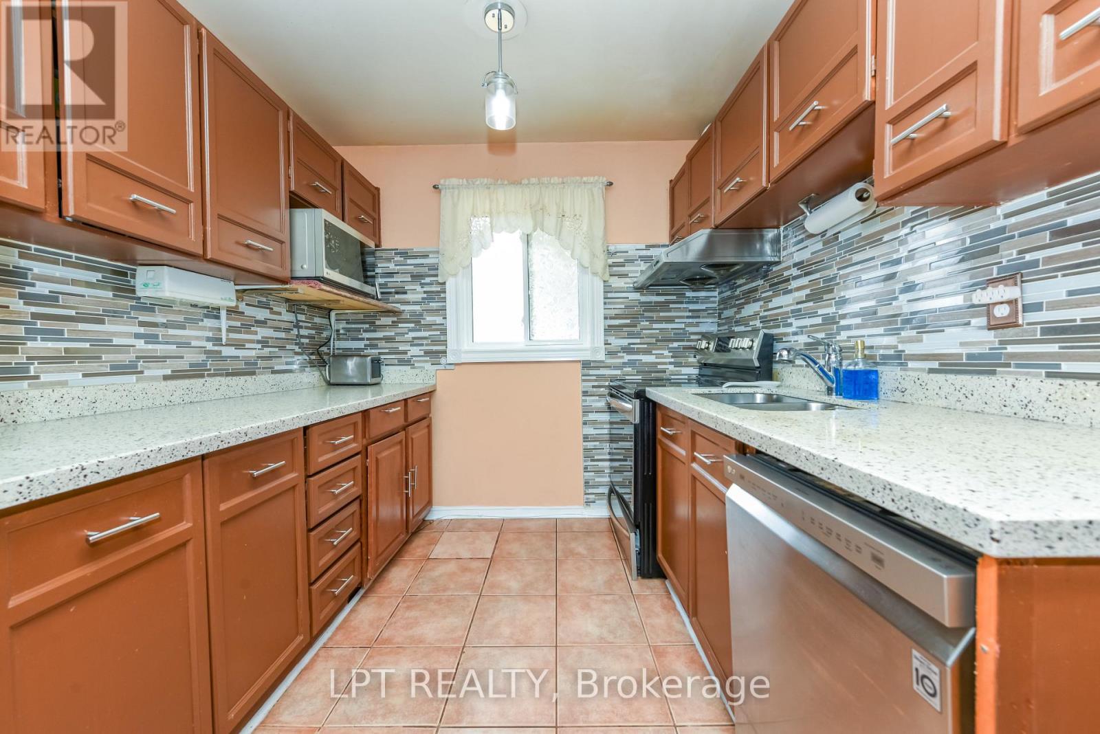 67 Kay Drive, Toronto, Ontario  M9V 4X8 - Photo 17 - W12983412