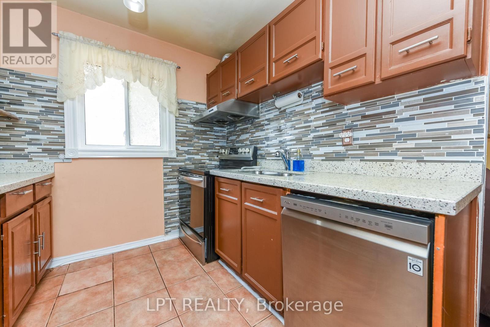 67 Kay Drive, Toronto, Ontario  M9V 4X8 - Photo 22 - W12983412
