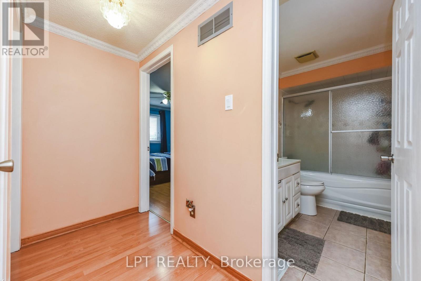 67 Kay Drive, Toronto, Ontario  M9V 4X8 - Photo 25 - W12983412