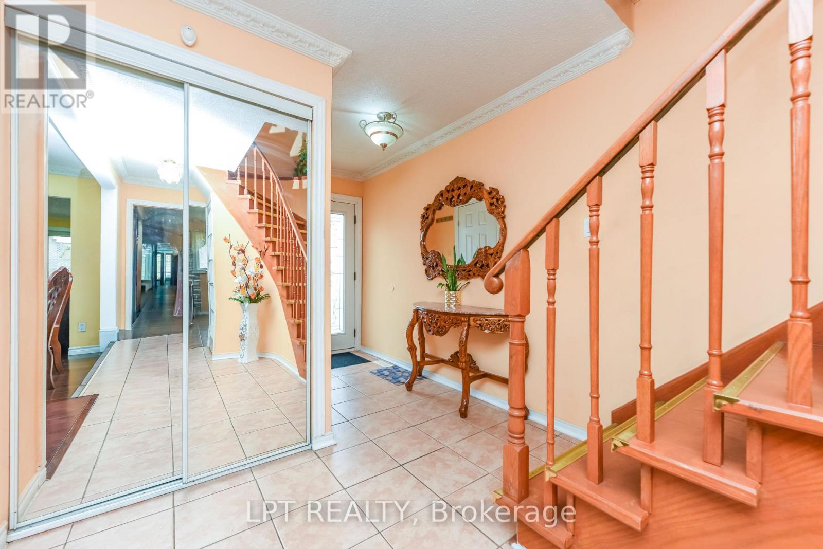 67 Kay Drive, Toronto, Ontario  M9V 4X8 - Photo 4 - W12983412