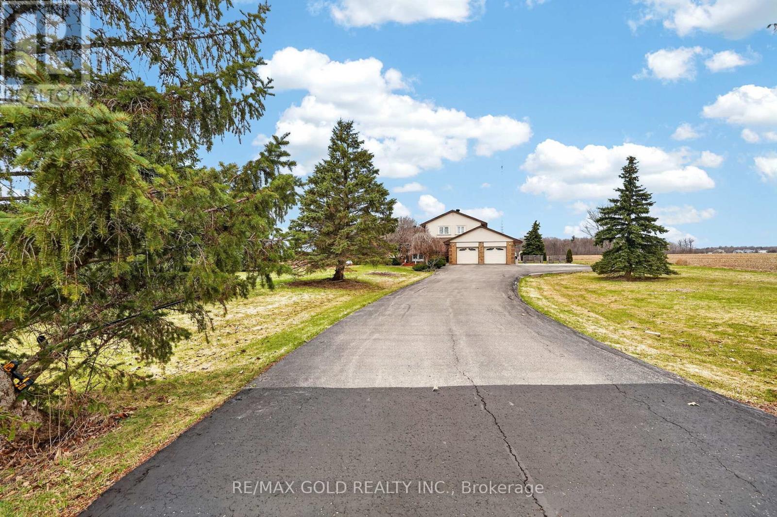 752 Old School Road, Caledon, Ontario  L7C 0V6 - Photo 1 - W12983420