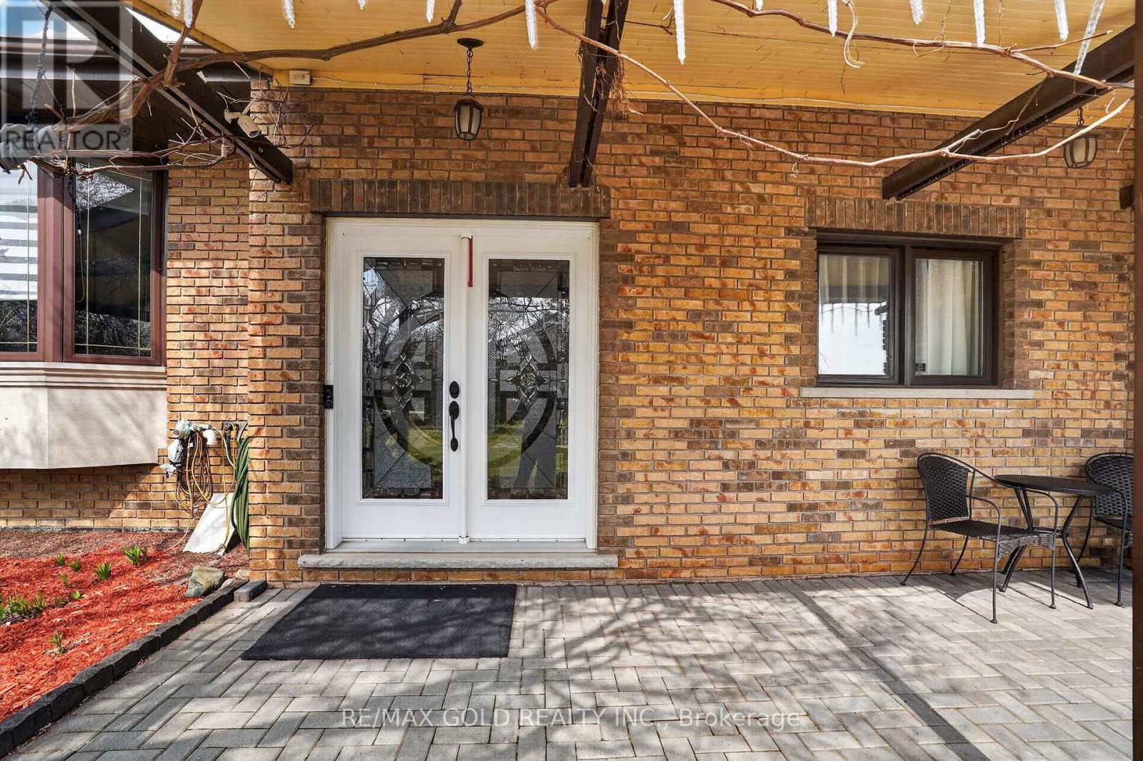 752 Old School Road, Caledon, Ontario  L7C 0V6 - Photo 4 - W12983420