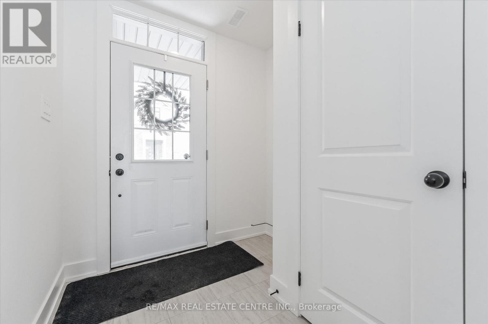 3 - 690 Broadway Avenue, Orangeville, Ontario  L9W 5C8 - Photo 4 - W12983458