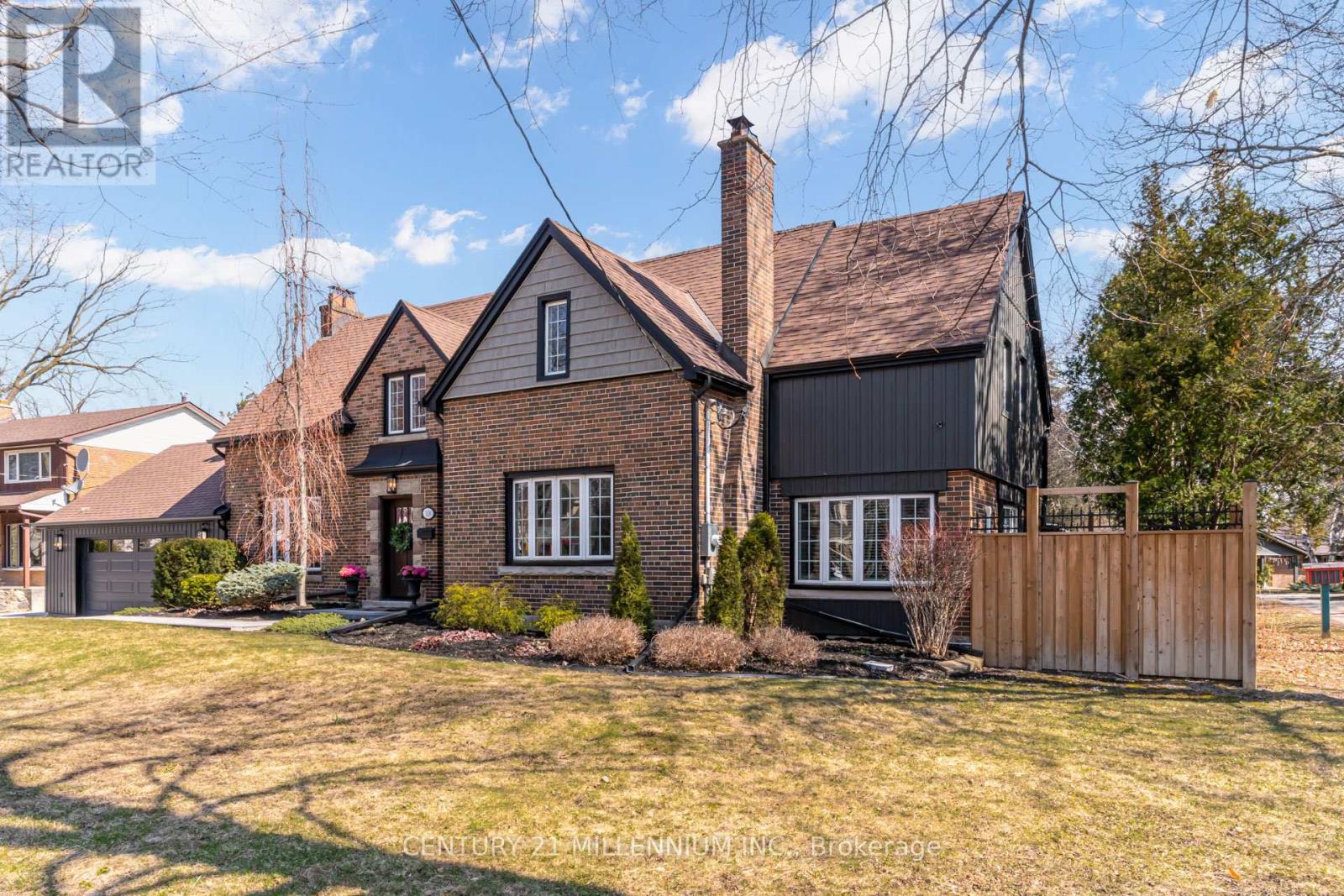 126 Elizabeth Street S, Brampton, Ontario  L6Y 1R5 - Photo 2 - W12983460