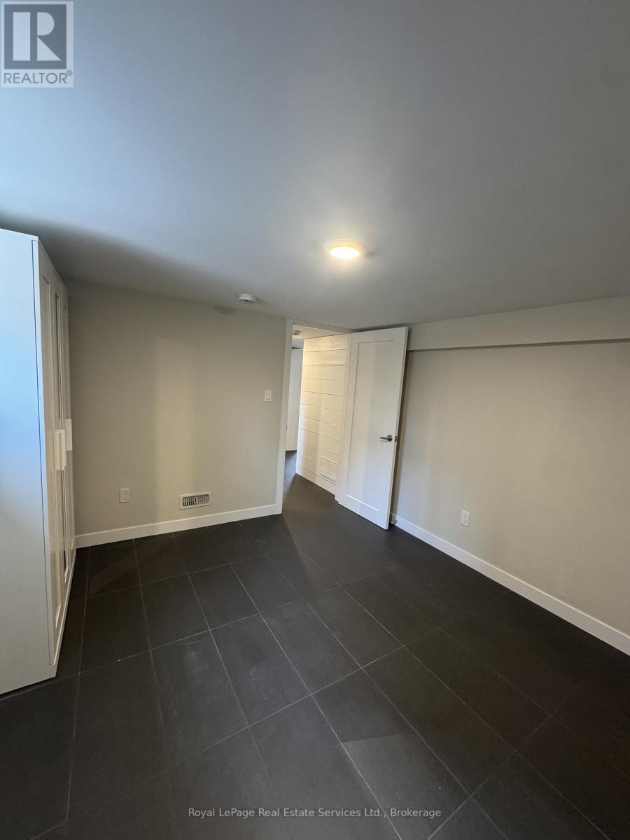 Lower Level - 40 Bond Street, Oakville, Ontario  L6K 1L7 - Photo 12 - W12983508