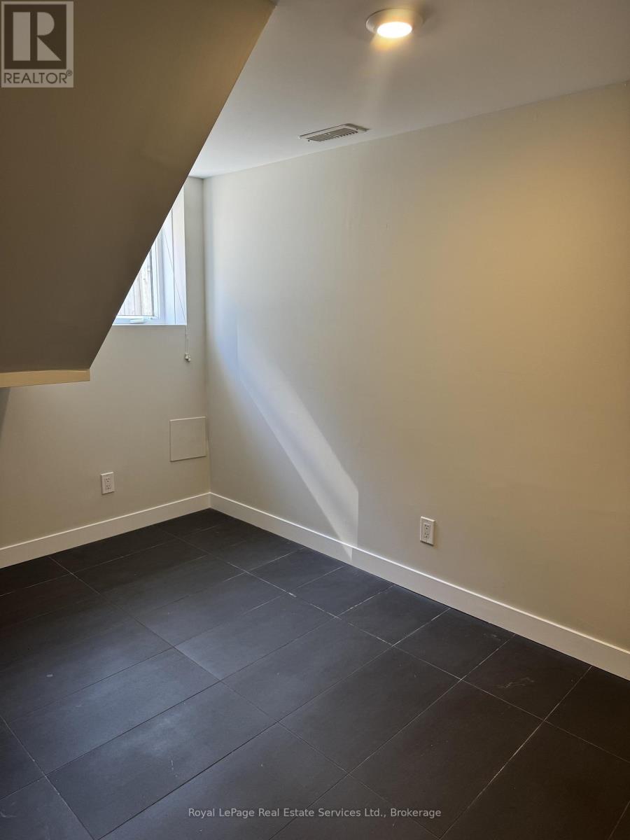 Lower Level - 40 Bond Street, Oakville, Ontario  L6K 1L7 - Photo 15 - W12983508