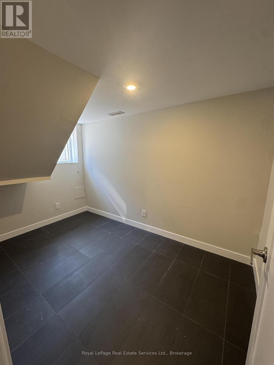 Lower Level - 40 Bond Street, Oakville, Ontario  L6K 1L7 - Photo 16 - W12983508