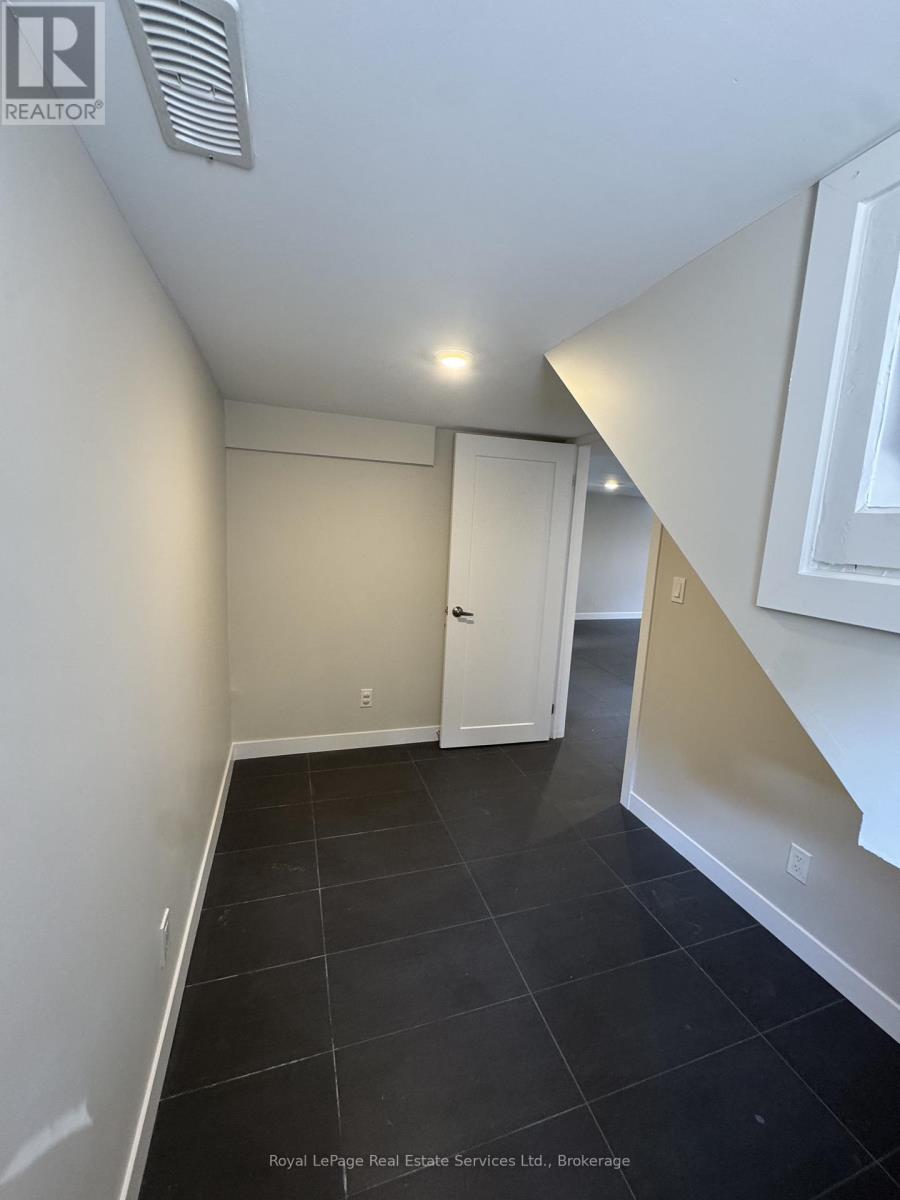 Lower Level - 40 Bond Street, Oakville, Ontario  L6K 1L7 - Photo 17 - W12983508