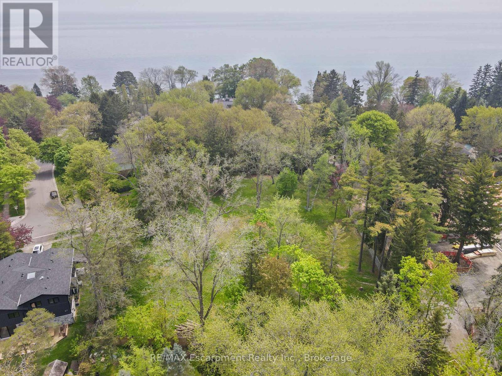 2322 Bennington Gate, Oakville, Ontario  L6J 6C2 - Photo 7 - W12983774