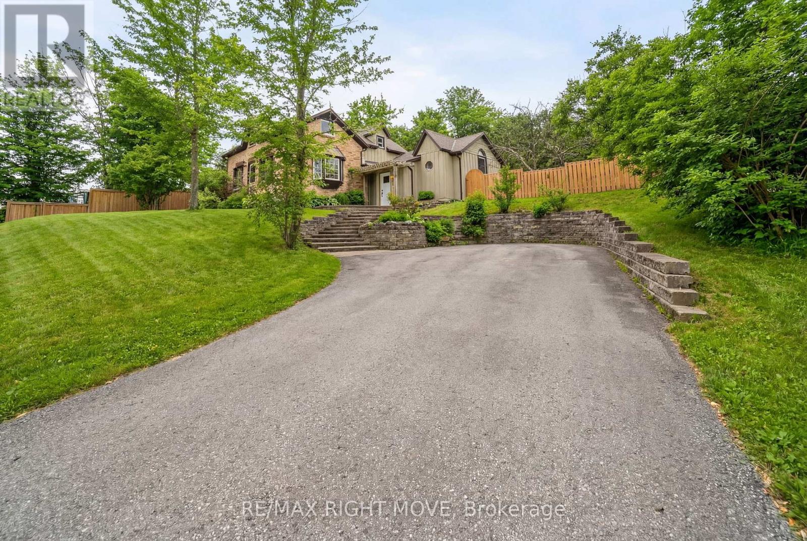 27 Durham St Street, Grey Highlands, Ontario  N0C 1E0 - Photo 3 - X12853302