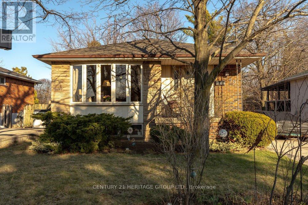 98 Cameo Avenue, Hamilton, Ontario  L8V 2H3 - Photo 3 - X12983406