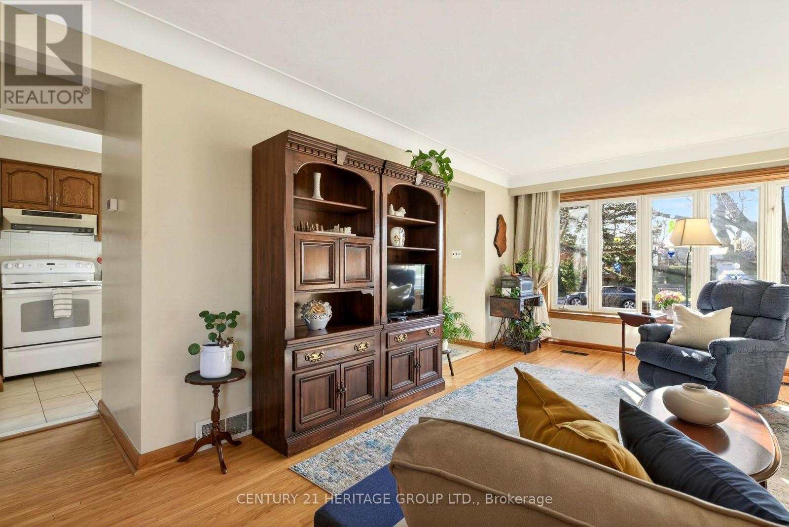 98 Cameo Avenue, Hamilton, Ontario  L8V 2H3 - Photo 9 - X12983406