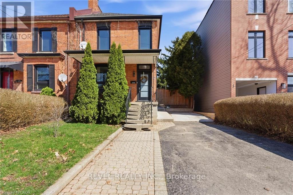 47 Wood Street E, Hamilton, Ontario  L8L 3Y2 - Photo 2 - X12983452