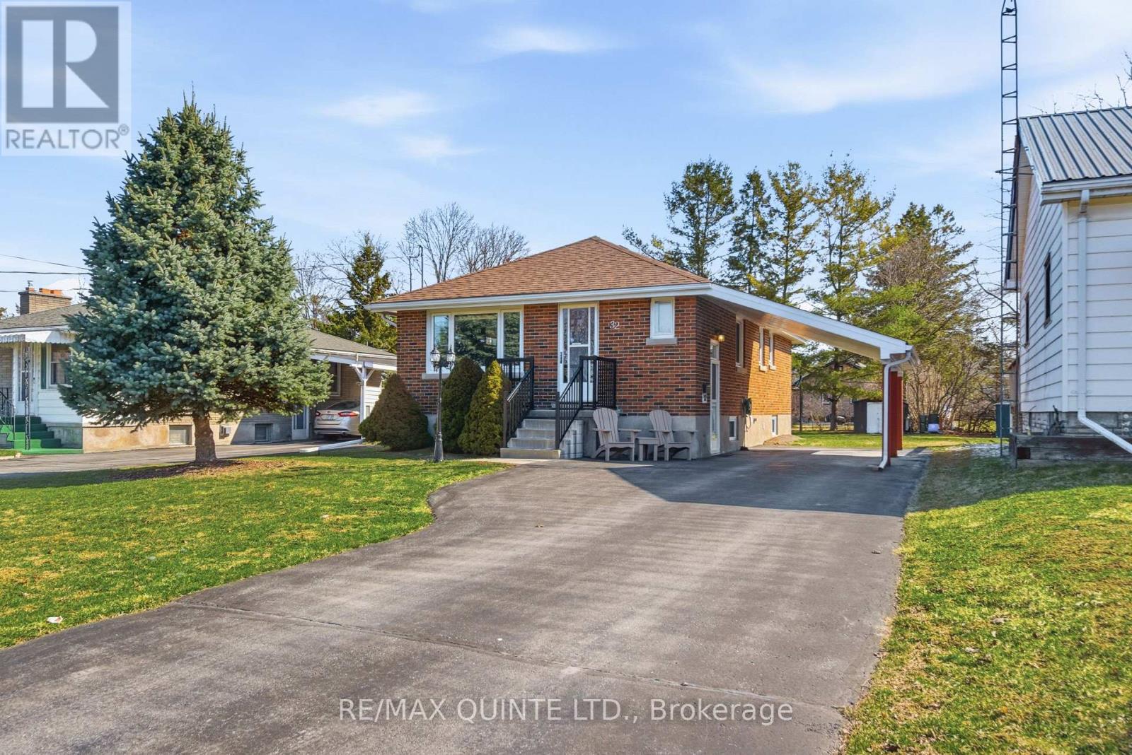 32 BONGARD CRESCENT, Belleville, Ontario