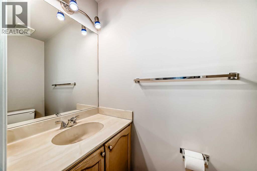 226 Coachway Lane SW, Calgary, Alberta  t3h 2v9 - Photo 12 - A2295630