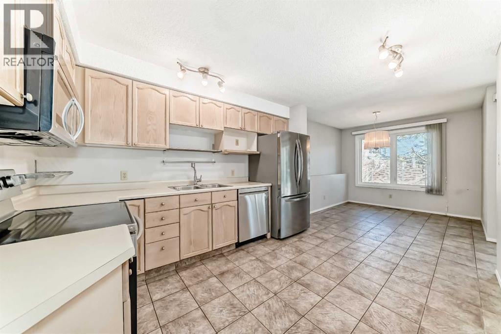 226 Coachway Lane SW, Calgary, Alberta  t3h 2v9 - Photo 5 - A2295630