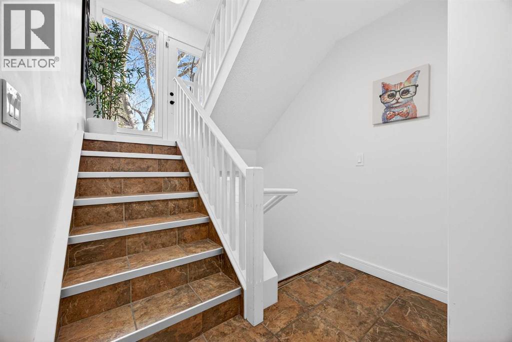 94 Candle Terrace SW, Calgary, Alberta  T2W 6G7 - Photo 5 - A2296042