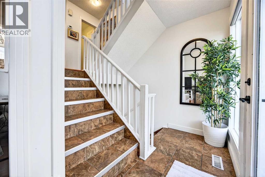 94 Candle Terrace SW, Calgary, Alberta  T2W 6G7 - Photo 11 - A2296042