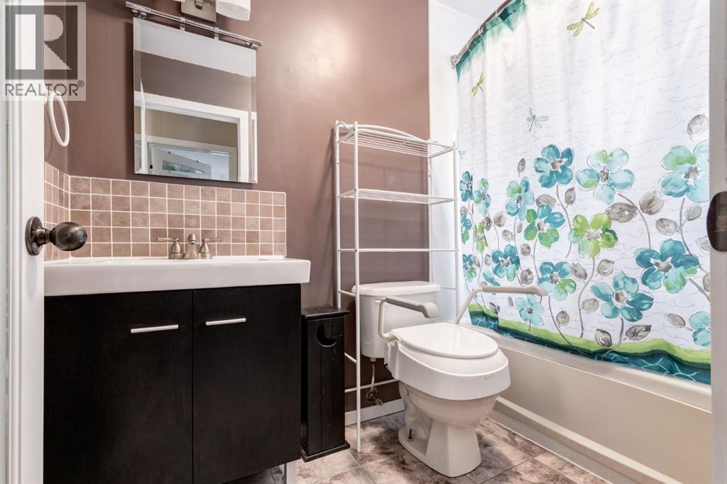 3 Woodglen Crescent Sw, Calgary, Alberta  T2W 4L1 - Photo 18 - A2296395