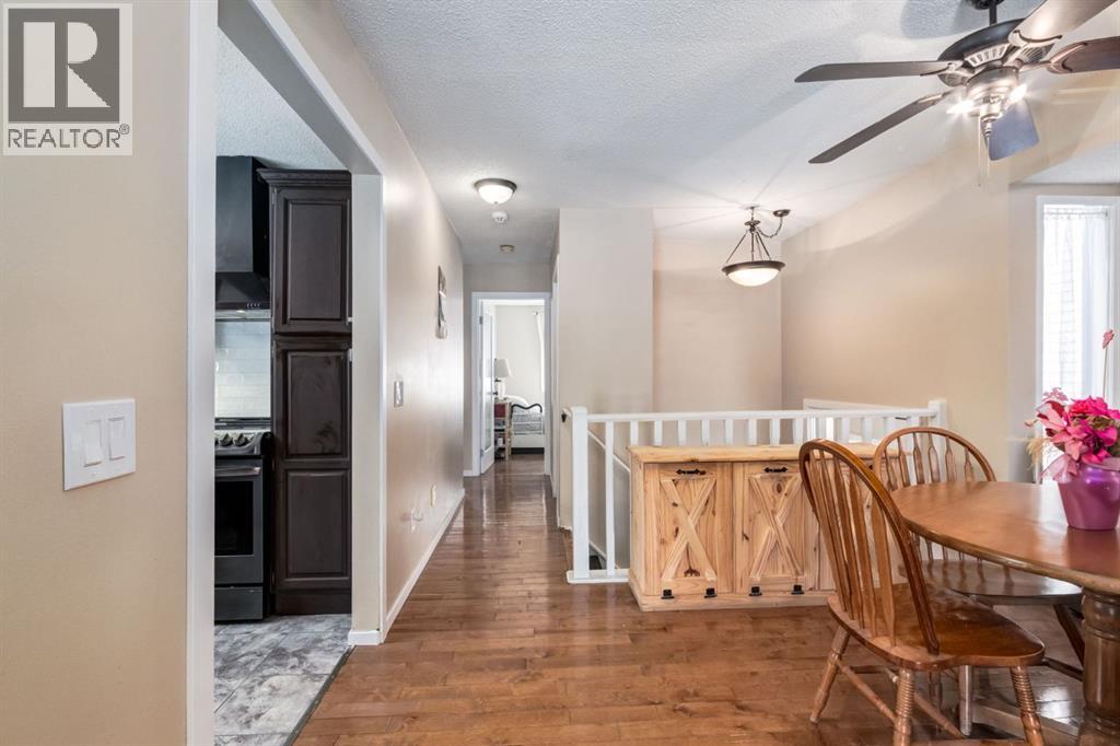 3 Woodglen Crescent Sw, Calgary, Alberta  T2W 4L1 - Photo 7 - A2296395