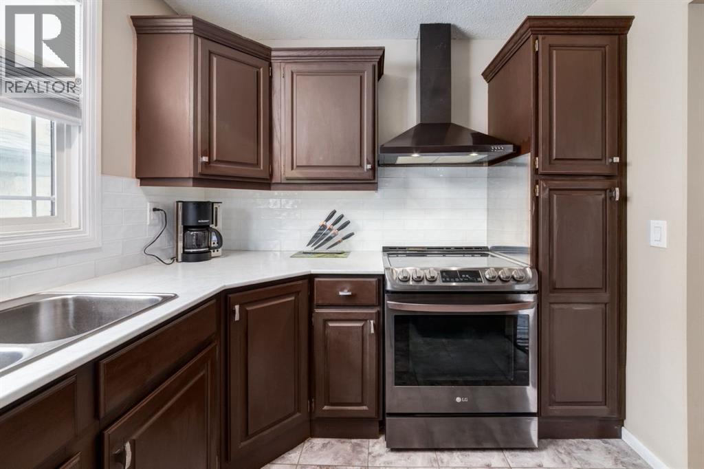 3 Woodglen Crescent Sw, Calgary, Alberta  T2W 4L1 - Photo 10 - A2296395