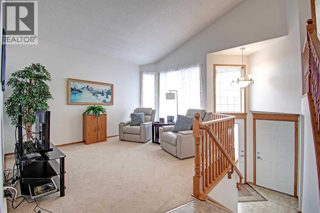 49 Thornfield Close SE, Airdrie, Alberta  T4A 2K7 - Photo 2 - A2298354