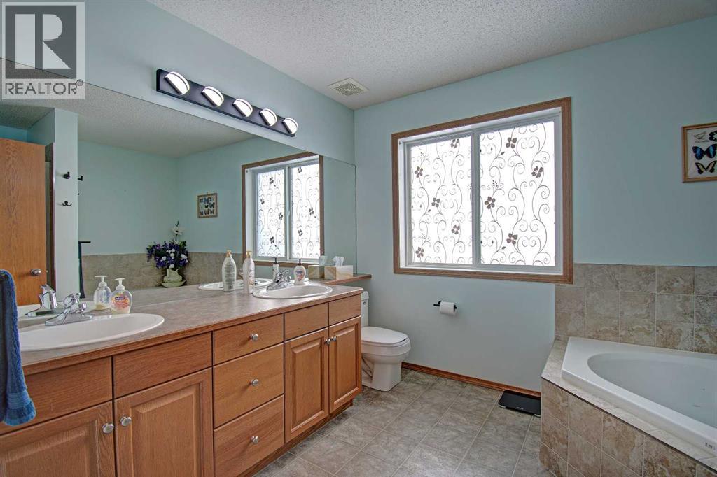 49 Thornfield Close SE, Airdrie, Alberta  T4A 2K7 - Photo 29 - A2298354