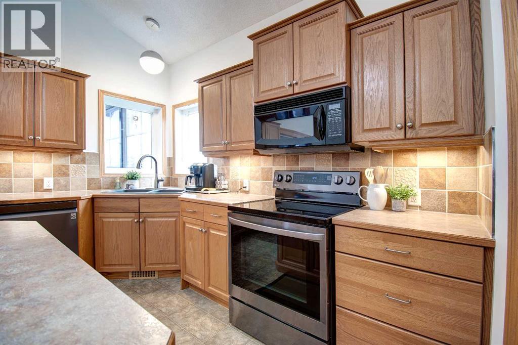 49 Thornfield Close SE, Airdrie, Alberta  T4A 2K7 - Photo 12 - A2298354