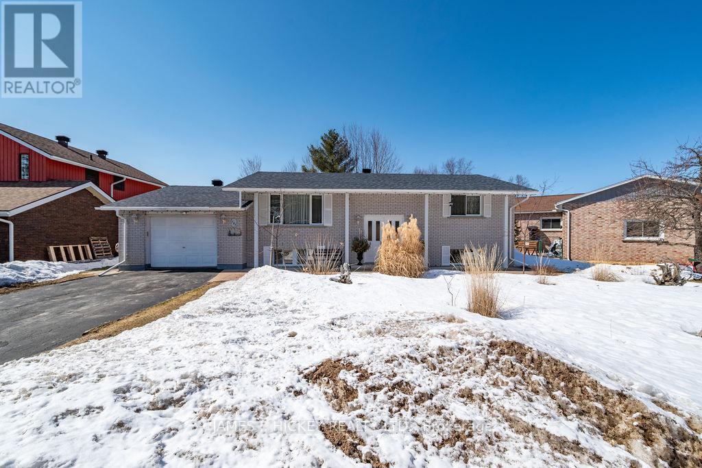 101 Frontenac Crescent, Deep River, Ontario  K0J 1P0 - Photo 1 - X12983754